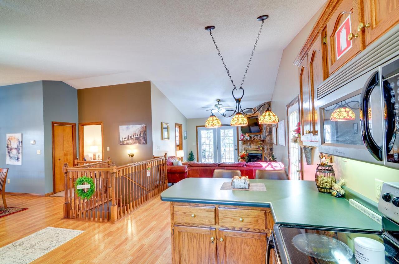 Burnside Resort Cabin With Hot Tub And Outdoor Spots! Bagian luar foto